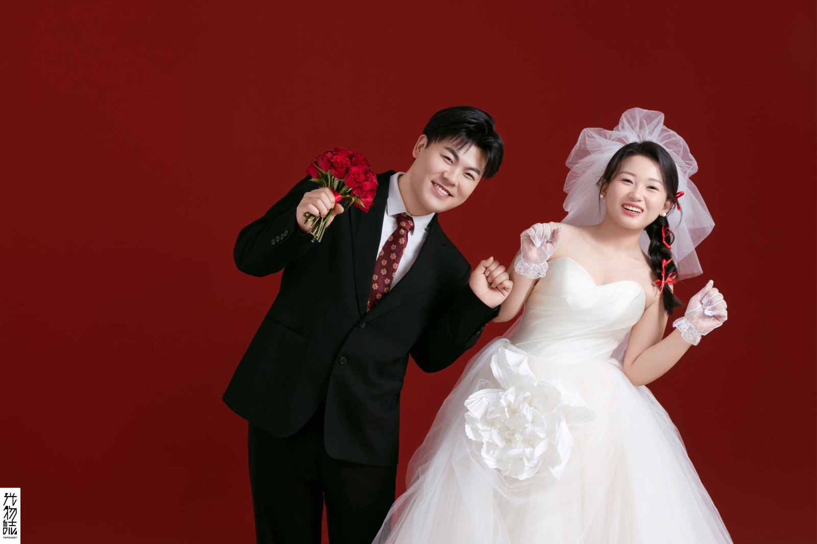 可甜可爱da张先生先生史女士极简棚拍婚纱照、极简棚拍、于志尧、光影掌控者、情绪的记录者。唠一唠，欢乐的一天 美美的照片。、婚纱照