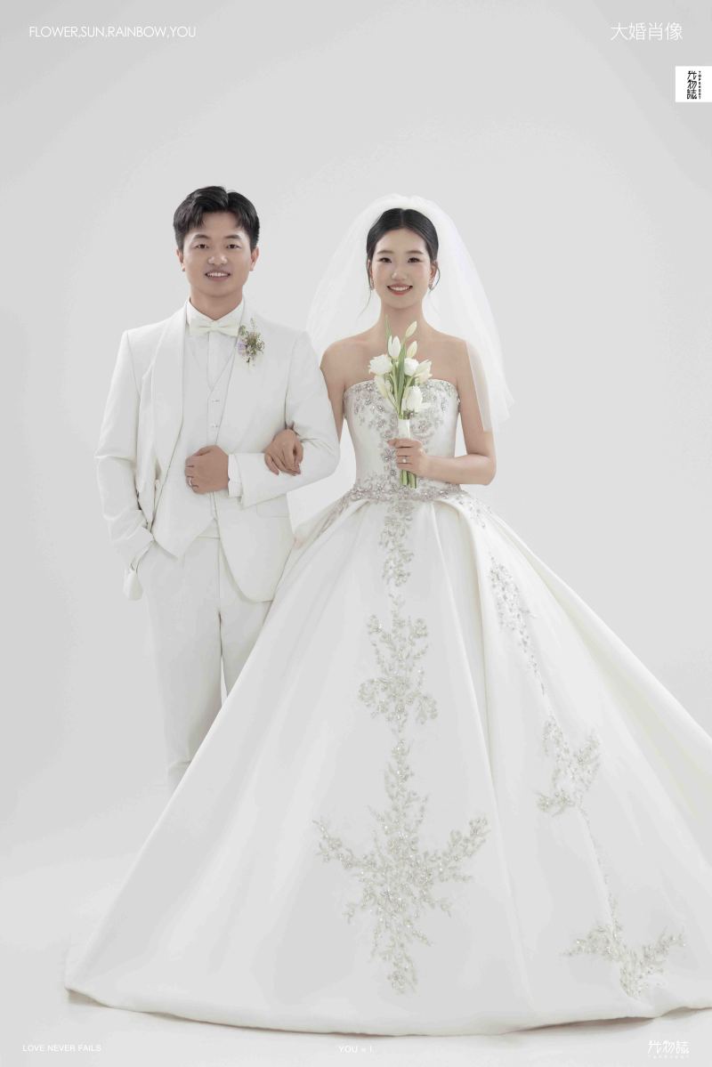 美到心里~陈女士极简棚拍婚纱照、极简棚拍、徐才皓、好像在听单口相声，开心到直不起腰，幸福感MAX、婚纱照