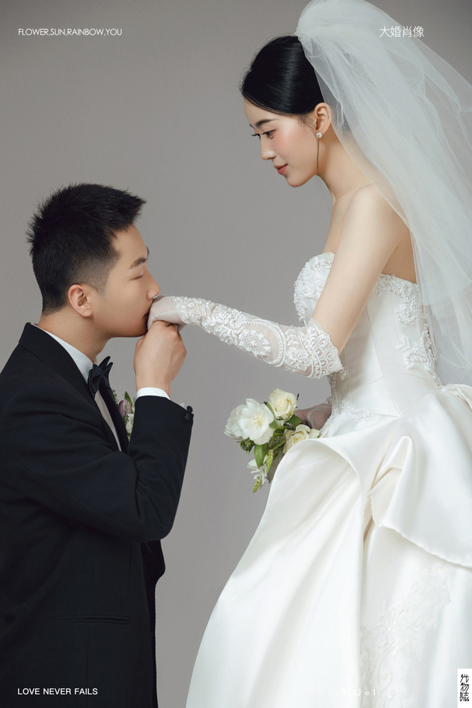 蒋艺豪先生贾若山女士极简棚拍婚纱照、极简棚拍、木子、唠嗑型选手，构图多变、情绪拿捏，特写YYDS、婚纱照