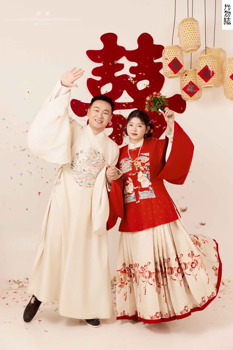 炒鸡甜~张先生喻女士中式传承婚纱照、中式传承、于志尧、光影掌控者、情绪的记录者。唠一唠，欢乐的一天 美美的照片。、婚纱照