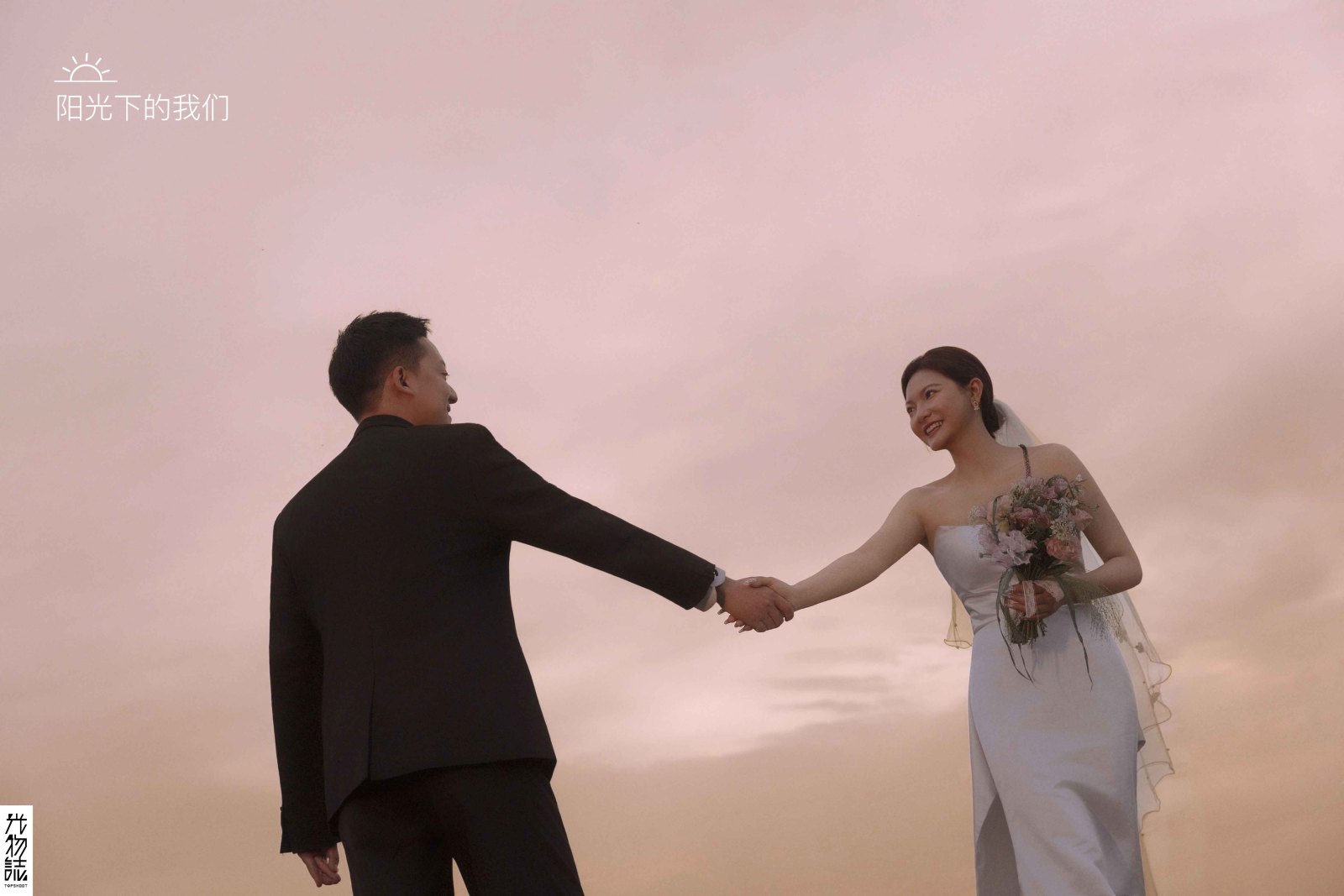 爱了~爱了~刘先生电影纪实婚纱照、氛围森系、于志尧、光影掌控者、情绪的记录者。唠一唠，欢乐的一天 美美的照片。、婚纱照