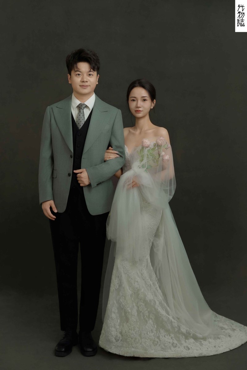 简单爱爱爱❤️沈先生王女士怀旧复古婚纱照、怀旧复古、于志尧、光影掌控者、情绪的记录者。唠一唠，欢乐的一天 美美的照片。、婚纱照