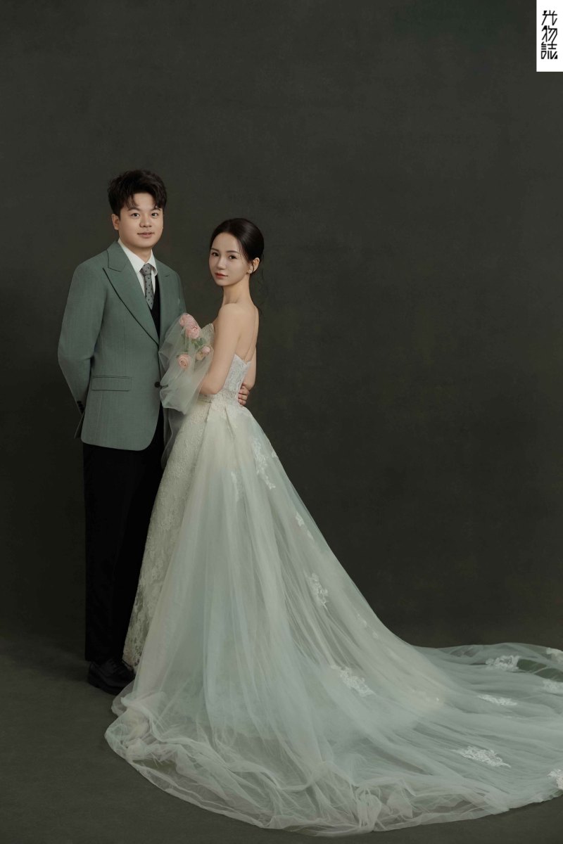 简单爱爱爱❤️沈先生王女士怀旧复古婚纱照、怀旧复古、于志尧、光影掌控者、情绪的记录者。唠一唠，欢乐的一天 美美的照片。、婚纱照