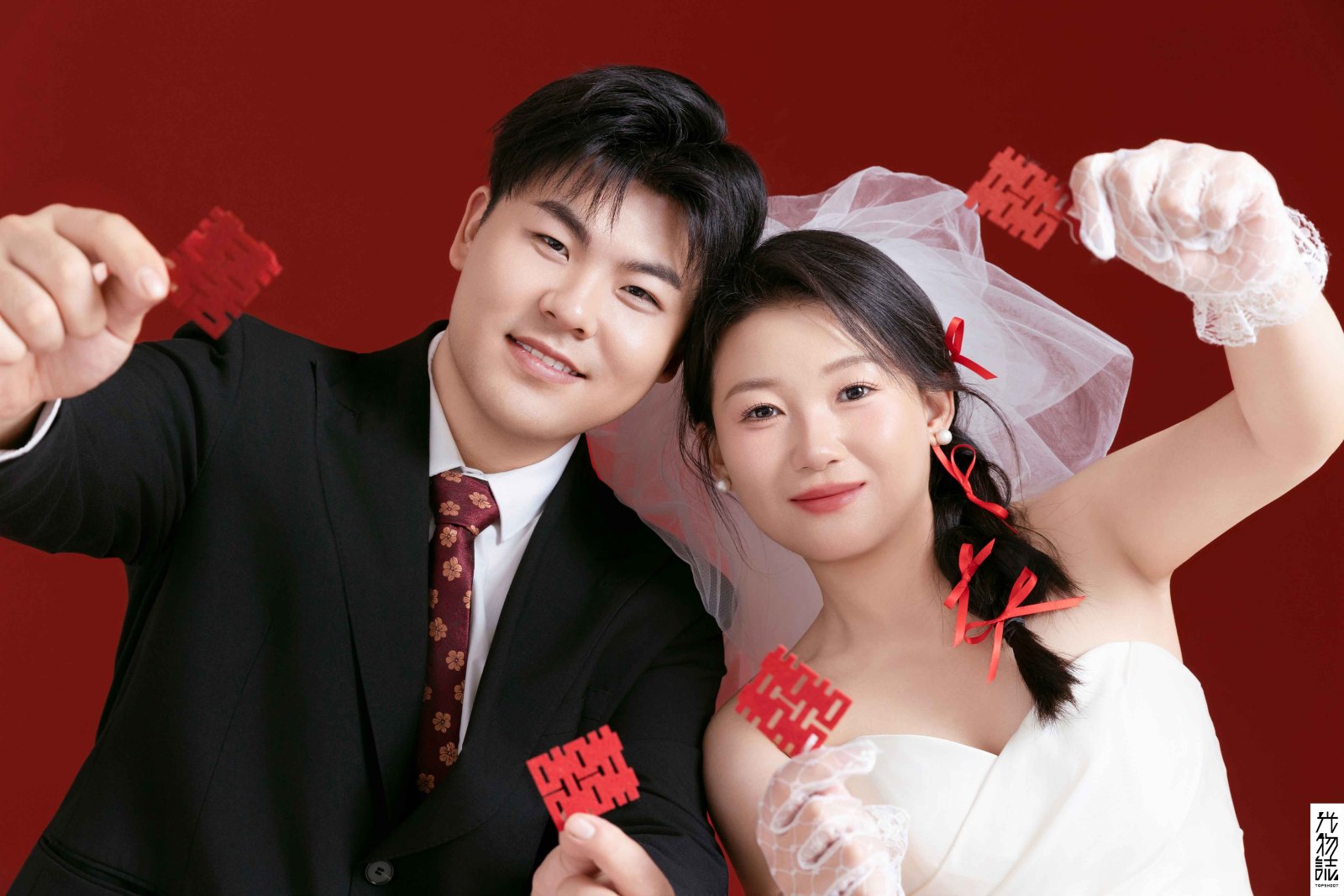 可甜可爱da张先生先生史女士极简棚拍婚纱照、极简棚拍、于志尧、光影掌控者、情绪的记录者。唠一唠，欢乐的一天 美美的照片。、婚纱照