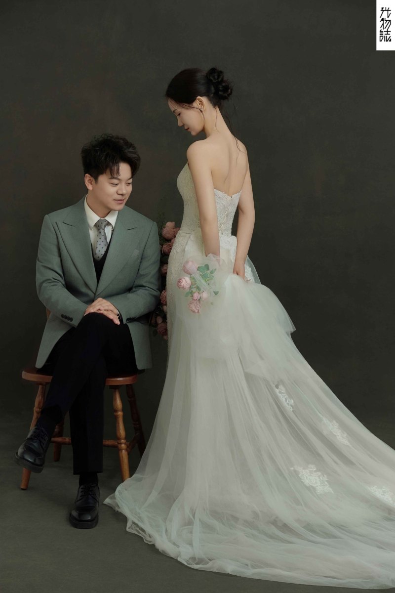 简单爱爱爱❤️沈先生王女士怀旧复古婚纱照、怀旧复古、于志尧、光影掌控者、情绪的记录者。唠一唠，欢乐的一天 美美的照片。、婚纱照