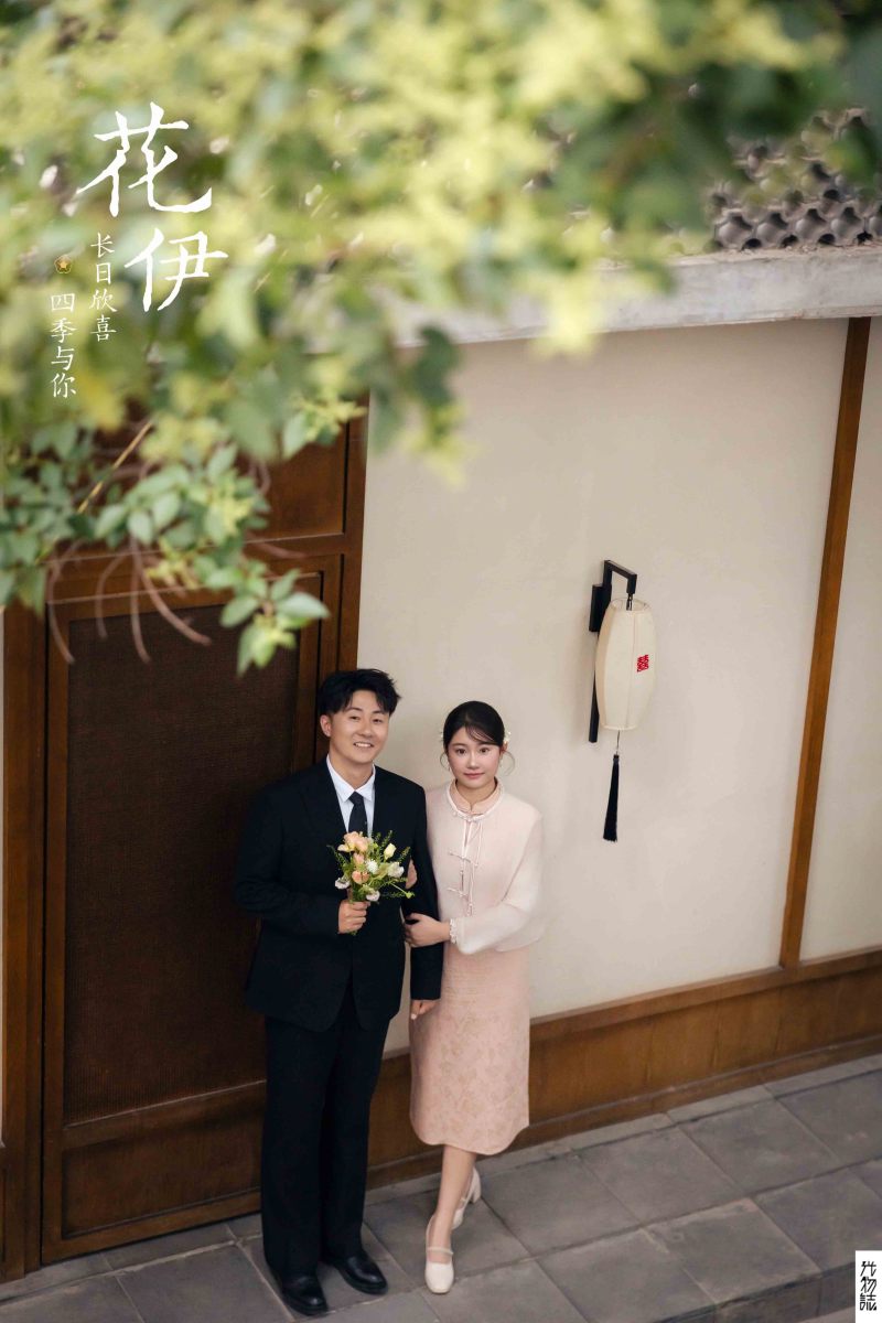 新鲜出炉:)钟超先生穆雅萍女士怀旧复古婚纱照、极简棚拍、韩松、行走的放大镜，现场细节，姿态指导的掌控者、婚纱照