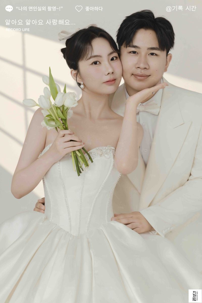 幸福感爆棚吴先生于女士极简棚拍婚纱照、极简棚拍、徐才皓、好像在听单口相声，开心到直不起腰，幸福感MAX、婚纱照