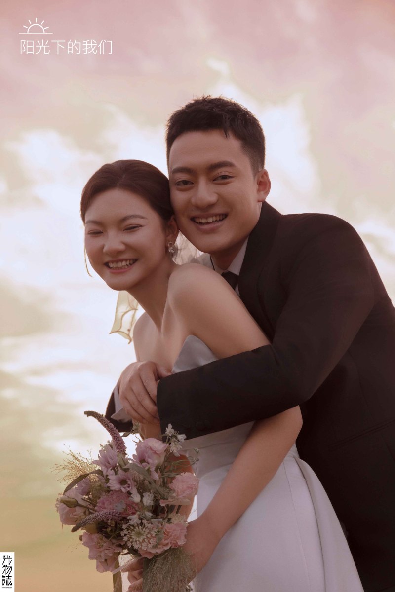 爱了~爱了~刘先生电影纪实婚纱照、氛围森系、于志尧、光影掌控者、情绪的记录者。唠一唠，欢乐的一天 美美的照片。、婚纱照