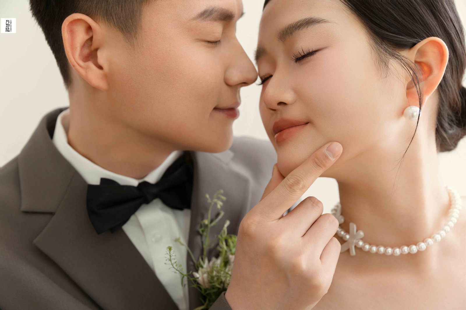 太太太太可了~~！梁先生王女士极简棚拍婚纱照、极简棚拍、正林、眼睛就是测光仪，任何场地都能发挥成MVP、婚纱照