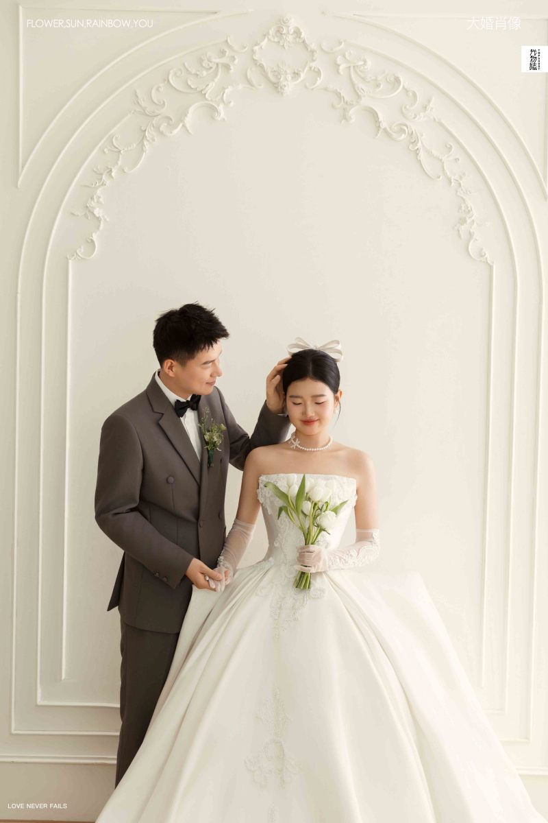 太太太太可了~~！梁先生王女士极简棚拍婚纱照、极简棚拍、正林、眼睛就是测光仪，任何场地都能发挥成MVP、婚纱照