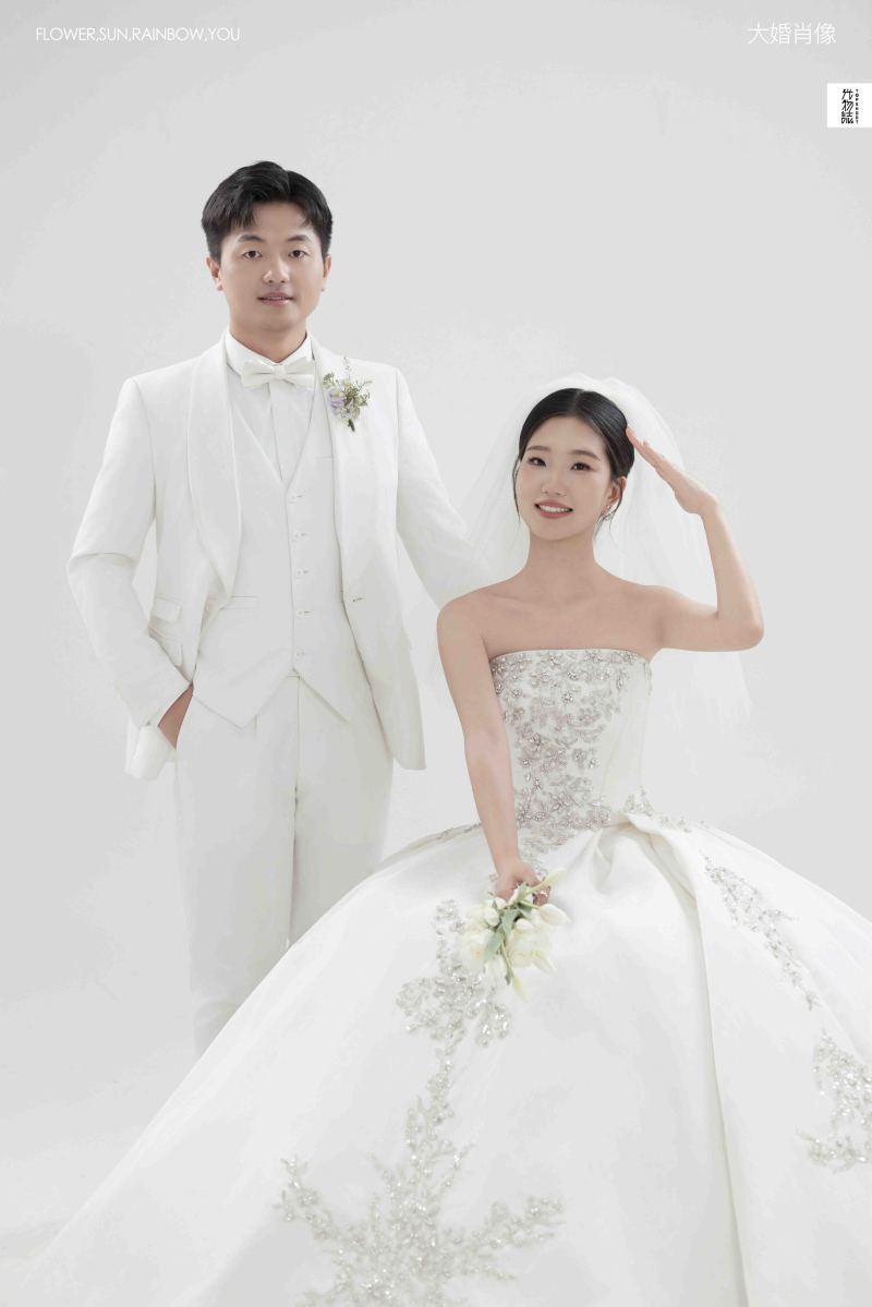 美到心里~陈女士极简棚拍婚纱照、极简棚拍、徐才皓、好像在听单口相声，开心到直不起腰，幸福感MAX、婚纱照