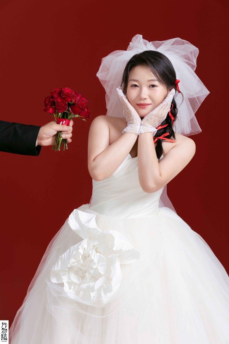 可甜可爱da张先生先生史女士极简棚拍婚纱照、极简棚拍、于志尧、光影掌控者、情绪的记录者。唠一唠，欢乐的一天 美美的照片。、婚纱照
