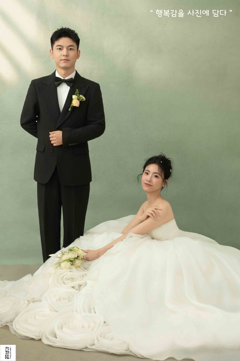 新鲜出炉:)马子涵女士极简棚拍婚纱照、极简棚拍、韩松、行走的放大镜，现场细节，姿态指导的掌控者、婚纱照