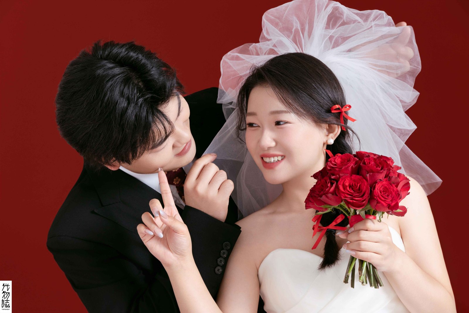 可甜可爱da张先生先生史女士极简棚拍婚纱照、极简棚拍、于志尧、光影掌控者、情绪的记录者。唠一唠，欢乐的一天 美美的照片。、婚纱照