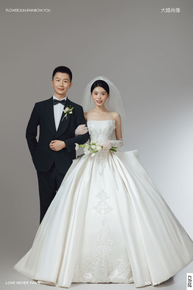 蒋艺豪先生贾若山女士极简棚拍婚纱照、极简棚拍、木子、唠嗑型选手，构图多变、情绪拿捏，特写YYDS、婚纱照