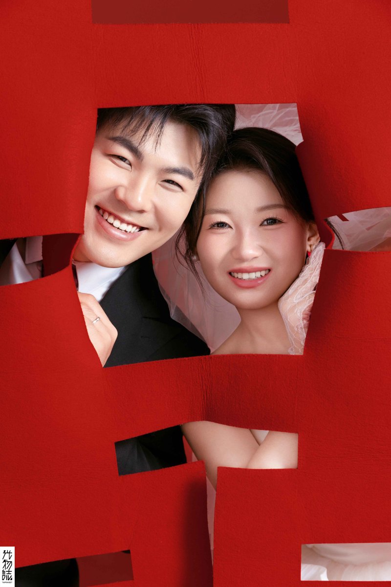 可甜可爱da张先生先生史女士极简棚拍婚纱照、极简棚拍、于志尧、光影掌控者、情绪的记录者。唠一唠，欢乐的一天 美美的照片。、婚纱照