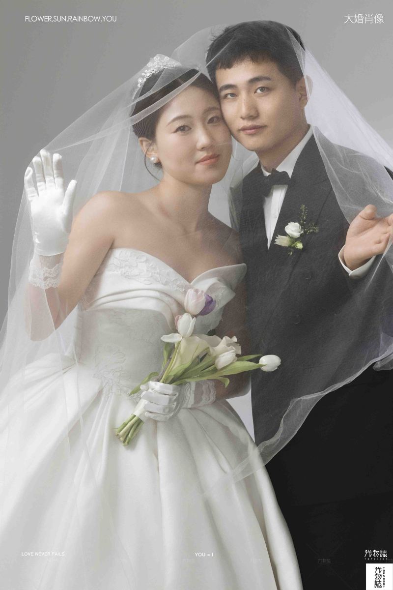 幸福感爆棚郑先生张女士极简棚拍婚纱照、极简棚拍、徐才皓、好像在听单口相声，开心到直不起腰，幸福感MAX、婚纱照