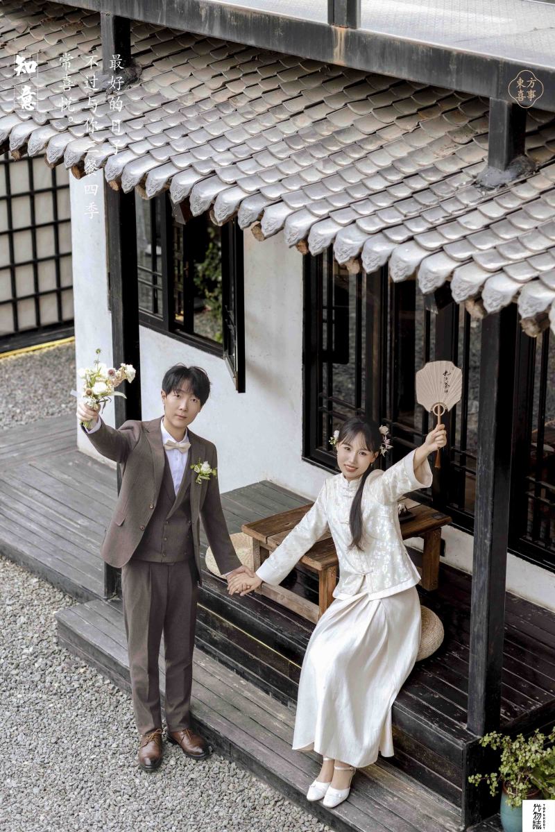 晴天故事(#^.^#)汤先生范女士极简棚拍婚纱照、物誌生活  怀旧复古、徐才皓、好像在听单口相声，开心到直不起腰，幸福感MAX、婚纱照