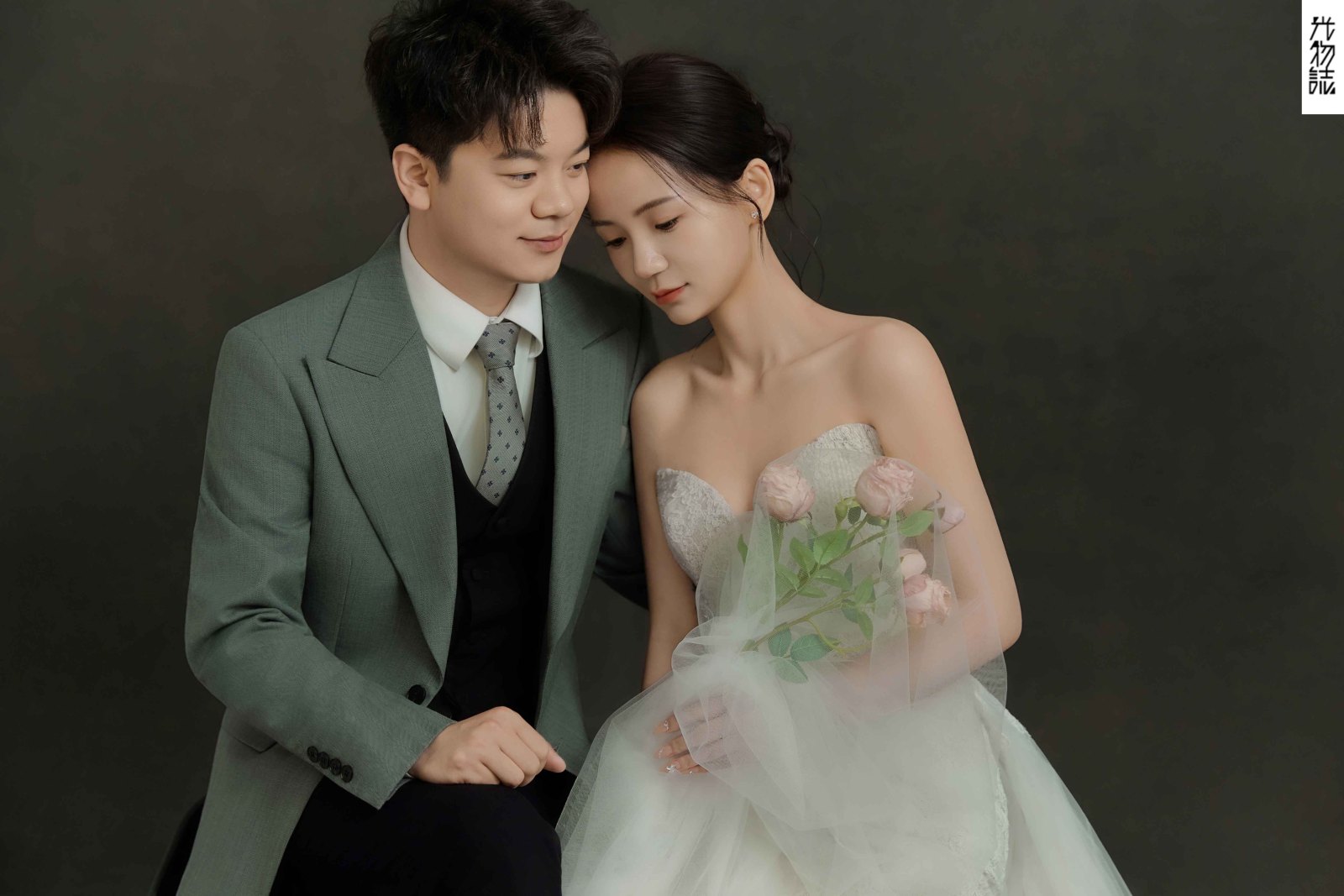 简单爱爱爱❤️沈先生王女士怀旧复古婚纱照、怀旧复古、于志尧、光影掌控者、情绪的记录者。唠一唠，欢乐的一天 美美的照片。、婚纱照