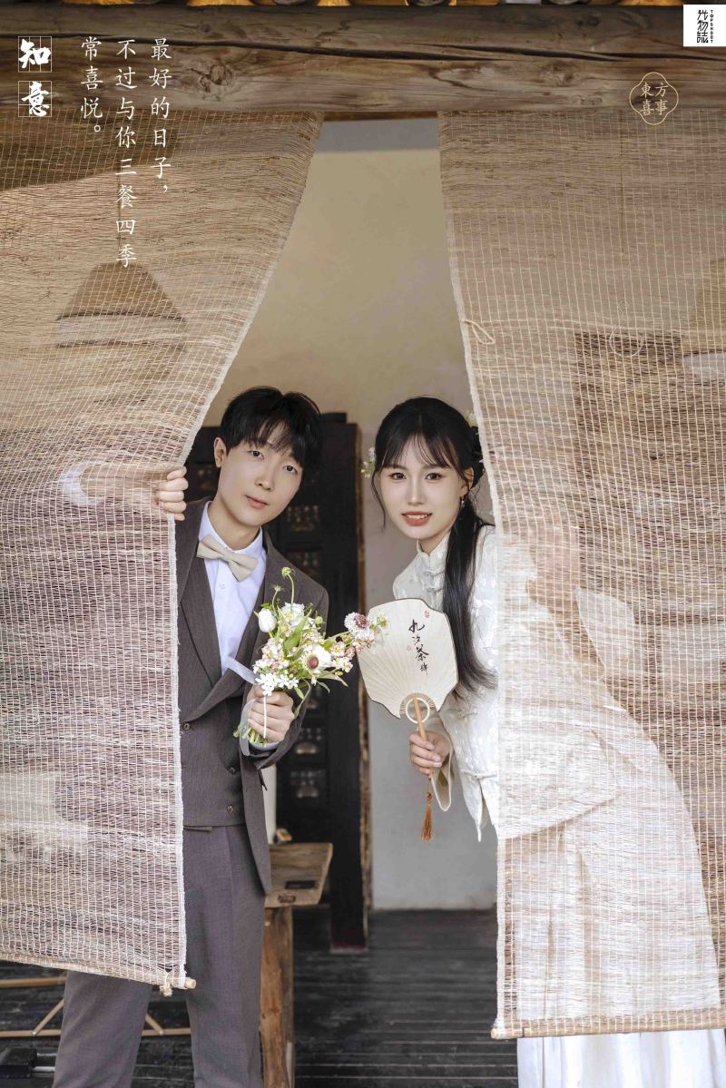 晴天故事(#^.^#)汤先生范女士极简棚拍婚纱照、物誌生活  怀旧复古、徐才皓、好像在听单口相声，开心到直不起腰，幸福感MAX、婚纱照