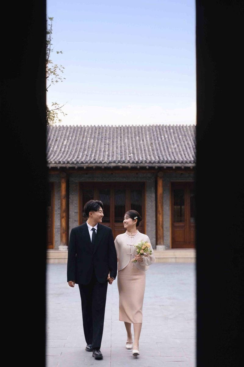 新鲜出炉:)钟超先生穆雅萍女士怀旧复古婚纱照、极简棚拍、韩松、行走的放大镜，现场细节，姿态指导的掌控者、婚纱照