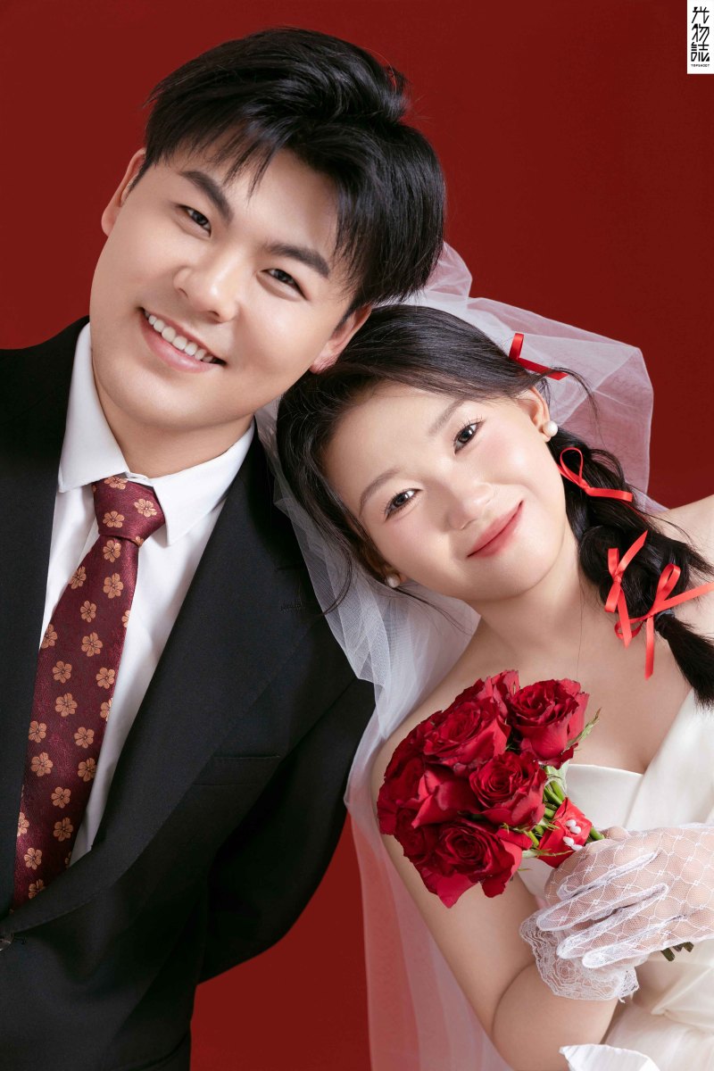 可甜可爱da张先生先生史女士极简棚拍婚纱照、极简棚拍、于志尧、光影掌控者、情绪的记录者。唠一唠，欢乐的一天 美美的照片。、婚纱照