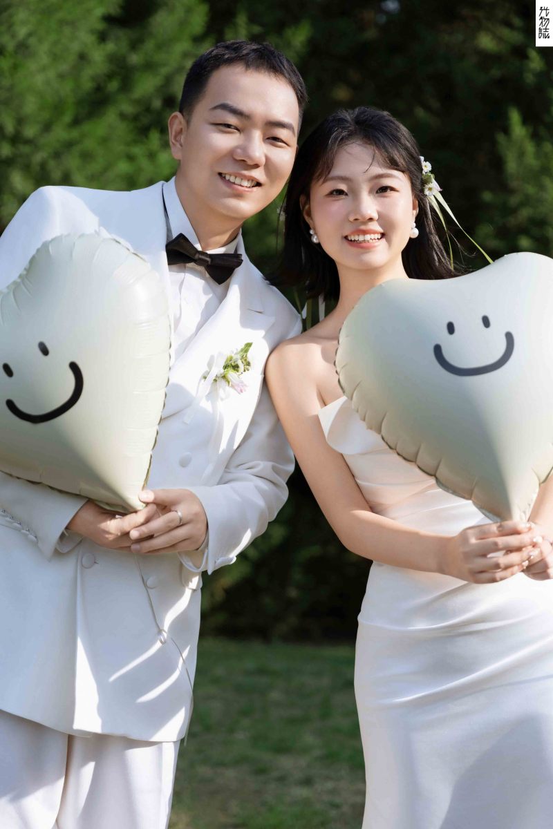 满满狗粮~严娟女士氛围森系婚纱照、氛围森系、韩松、行走的放大镜，现场细节，姿态指导的掌控者、婚纱照