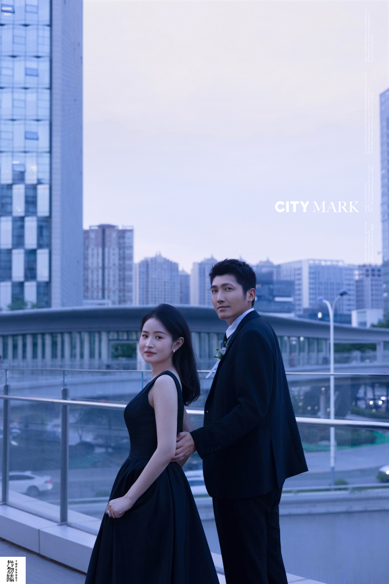 爱情电影。吴先生侯女士电影纪实婚纱照、电影纪实、艾辰、偷偷练过读心术，精准预判每一个想法，细腻到心里、婚纱照