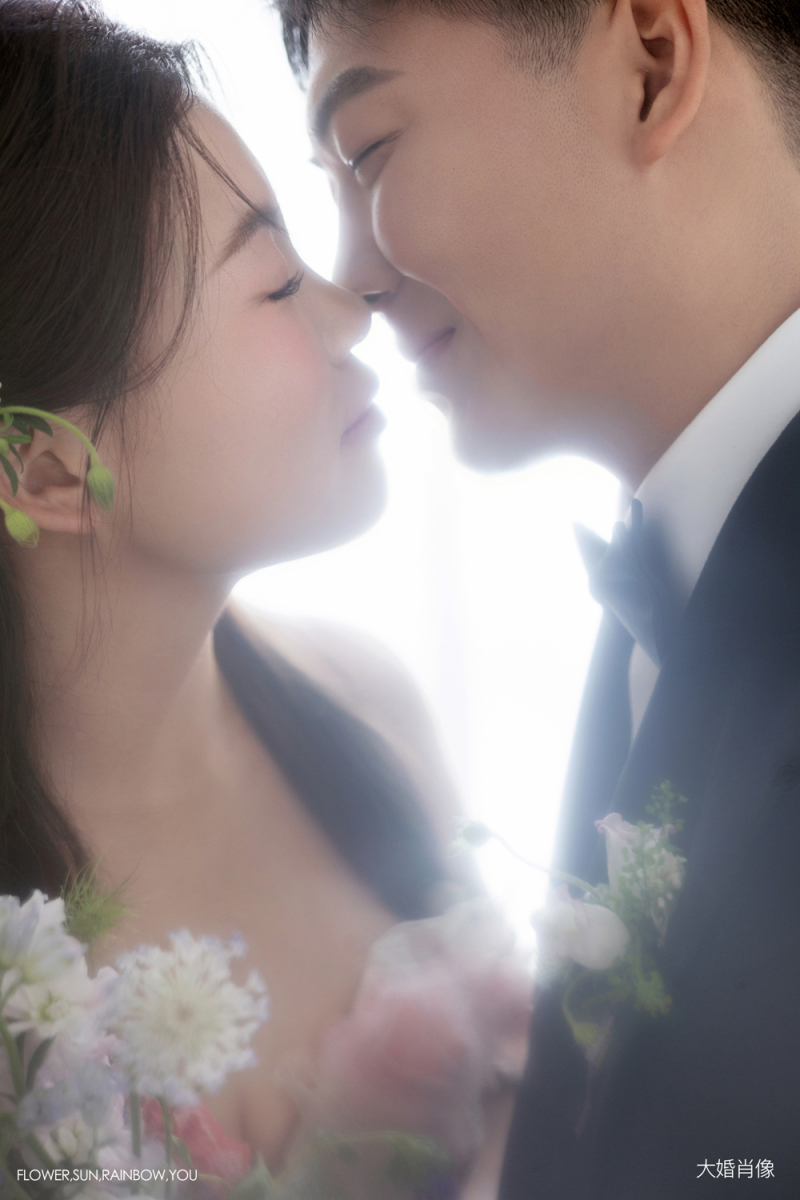 太太太太可了~~！胡先生韩女士极简棚拍婚纱照、极简棚拍、艾辰、偷偷练过读心术，精准预判每一个想法，细腻到心里、婚纱照