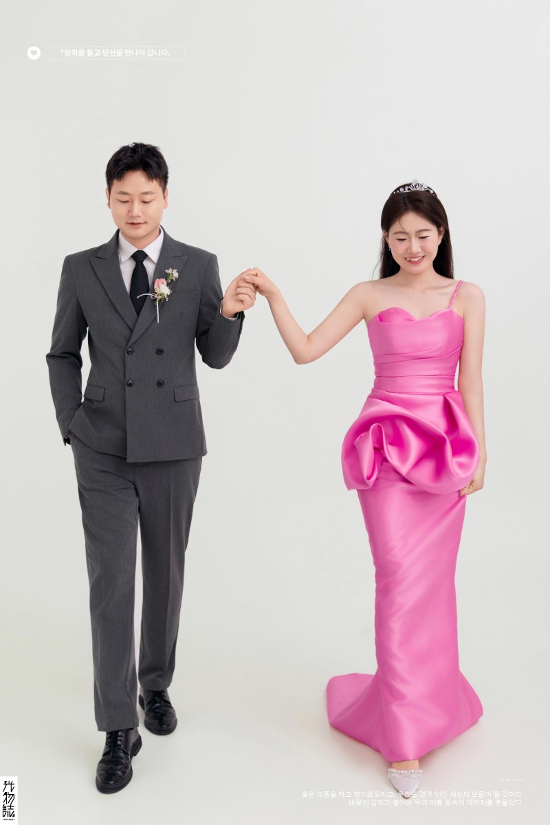 可甜可爱da赵先生李女士极简棚拍婚纱照、极简棚拍、毛磊、谁说拍照不能freestyle，创作灵感像吃了炫迈停不下来、婚纱照