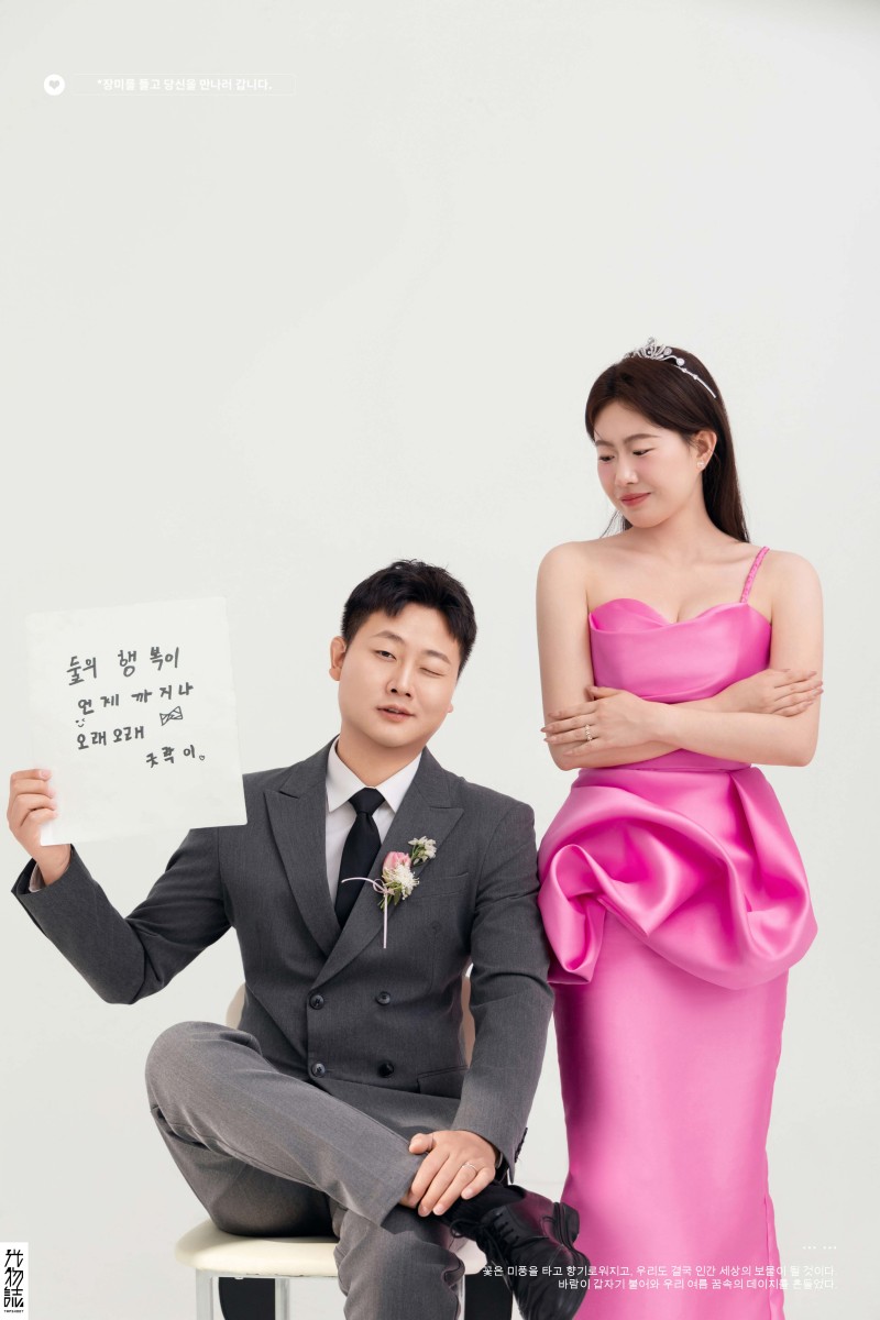 可甜可爱da赵先生李女士极简棚拍婚纱照、极简棚拍、毛磊、谁说拍照不能freestyle，创作灵感像吃了炫迈停不下来、婚纱照