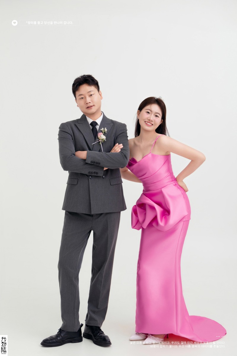 可甜可爱da赵先生李女士极简棚拍婚纱照、极简棚拍、毛磊、谁说拍照不能freestyle，创作灵感像吃了炫迈停不下来、婚纱照