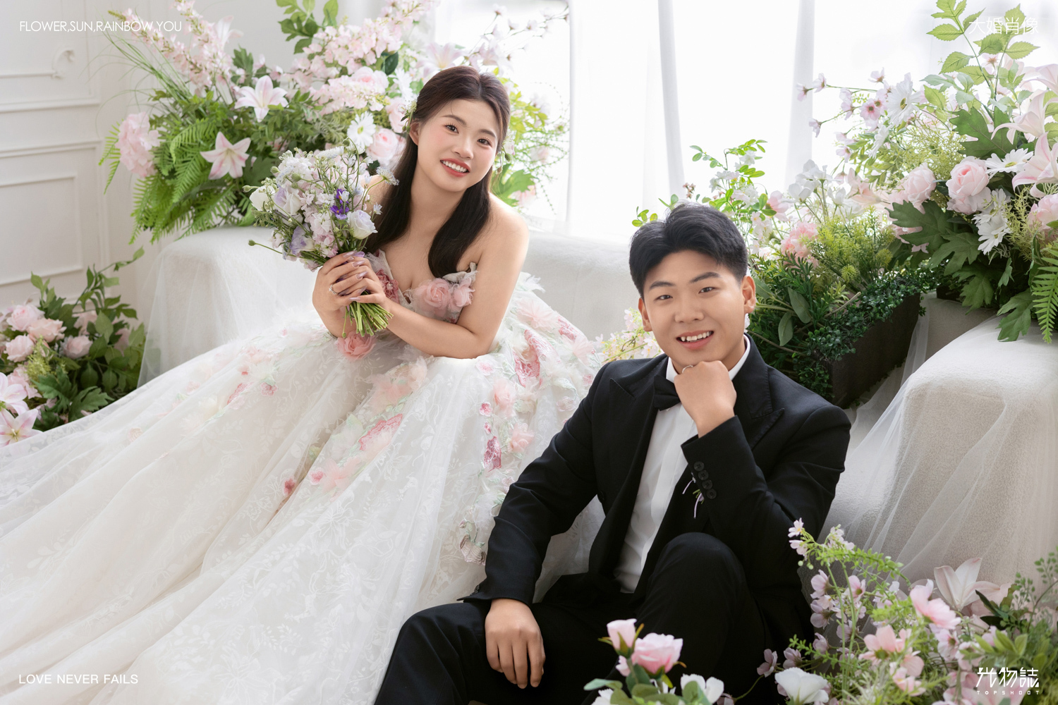 太太太太可了~~！胡先生韩女士极简棚拍婚纱照、极简棚拍、艾辰、偷偷练过读心术，精准预判每一个想法，细腻到心里、婚纱照