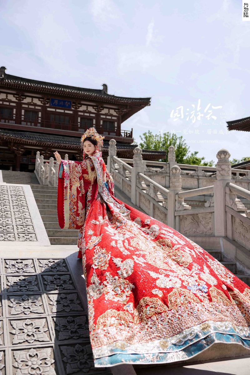 今日婚纱OOTD.刘先生王女士中式传承婚纱照、中式传承、白玛、怀疑是不是修导演系，拍照像电影一样的构图和质感、婚纱照