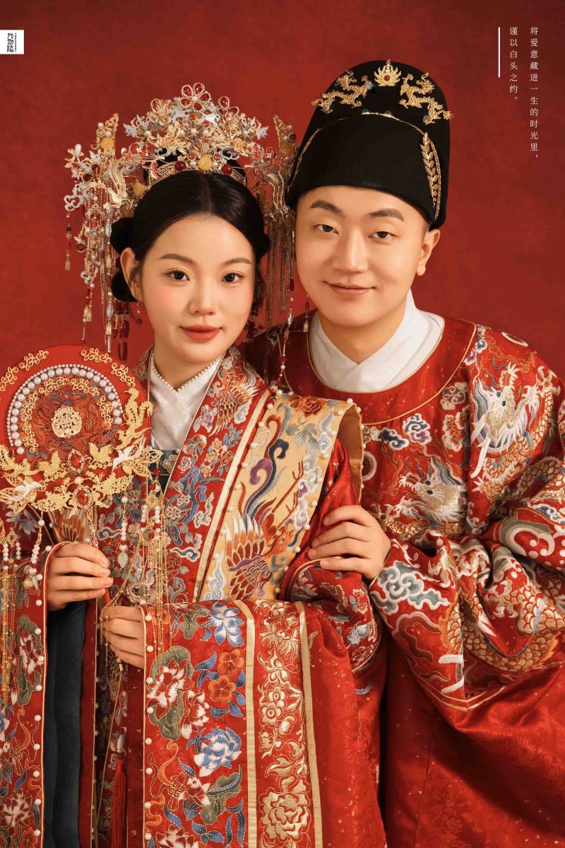 爱情电影。杨先生牛女士中式传承婚纱照、中式传承、白玛、怀疑是不是修导演系，拍照像电影一样的构图和质感、婚纱照