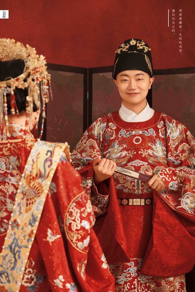 爱情电影。杨先生牛女士中式传承婚纱照、中式传承、白玛、怀疑是不是修导演系，拍照像电影一样的构图和质感、婚纱照