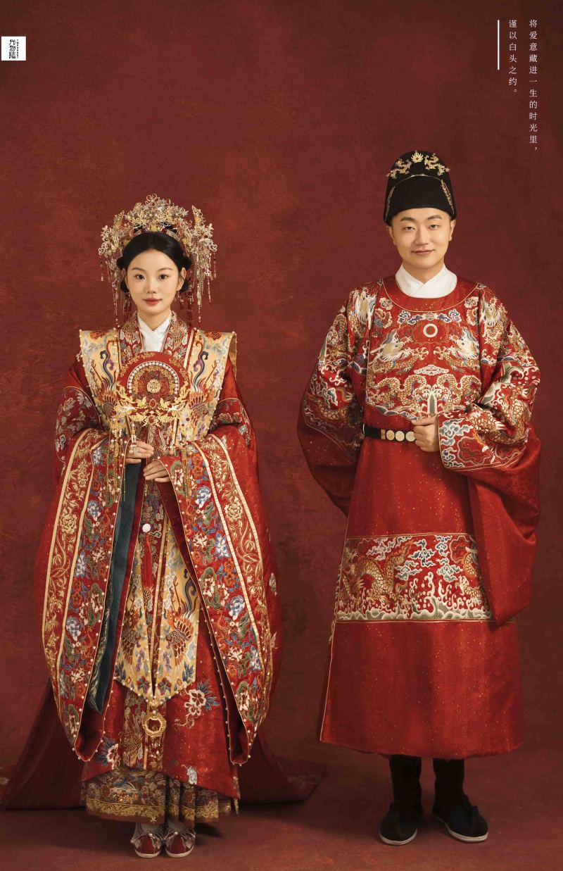 爱情电影。杨先生牛女士中式传承婚纱照、中式传承、白玛、怀疑是不是修导演系，拍照像电影一样的构图和质感、婚纱照
