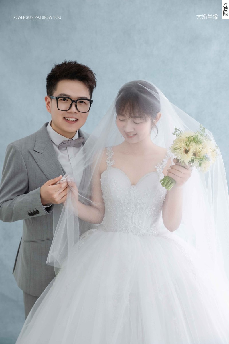 超级甜腻！王先生姜女士极简棚拍婚纱照、极简棚拍、于志尧、光影掌控者、情绪的记录者。唠一唠，欢乐的一天 美美的照片。、婚纱照