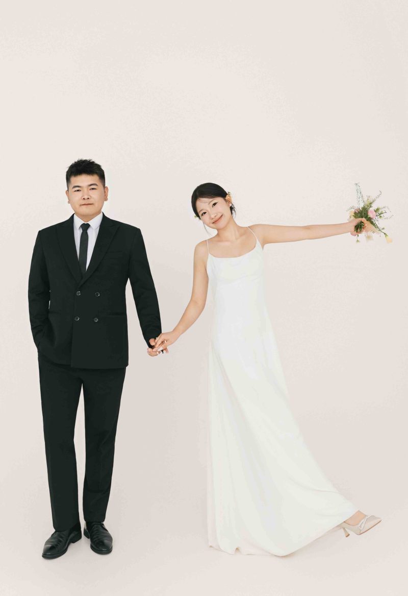 新鲜出炉:)李先生徐女士极简棚拍婚纱照、极简棚拍、正林、眼睛就是测光仪，任何场地都能发挥成MVP、婚纱照