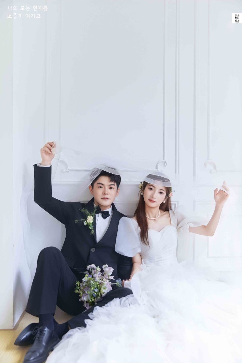 超级甜腻！马先生马女士极简棚拍婚纱照、极简棚拍、正林、眼睛就是测光仪，任何场地都能发挥成MVP、婚纱照