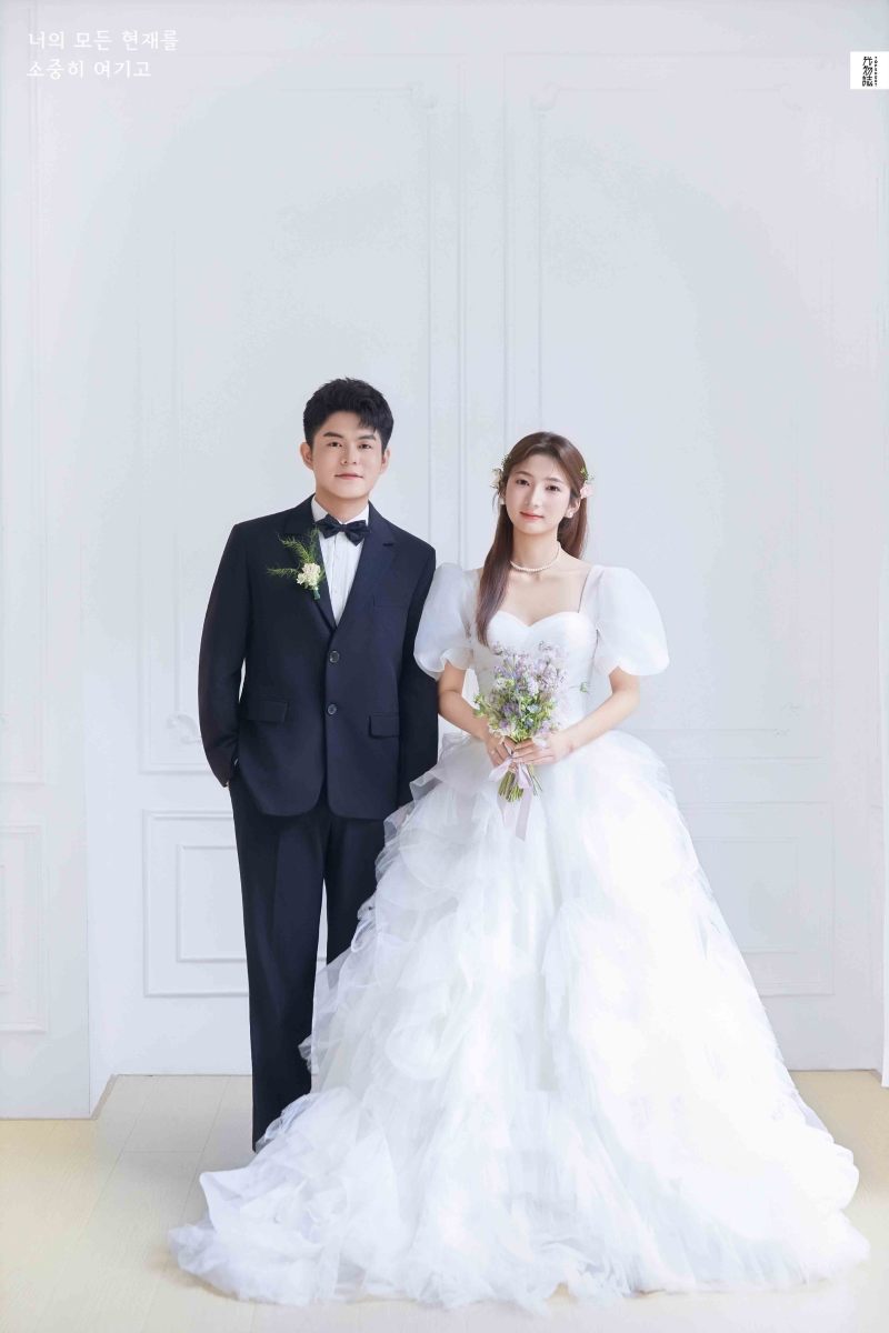 超级甜腻！马先生马女士极简棚拍婚纱照、极简棚拍、正林、眼睛就是测光仪，任何场地都能发挥成MVP、婚纱照