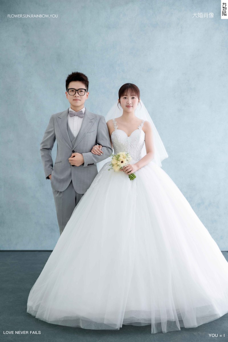 超级甜腻！王先生姜女士极简棚拍婚纱照、极简棚拍、于志尧、光影掌控者、情绪的记录者。唠一唠，欢乐的一天 美美的照片。、婚纱照