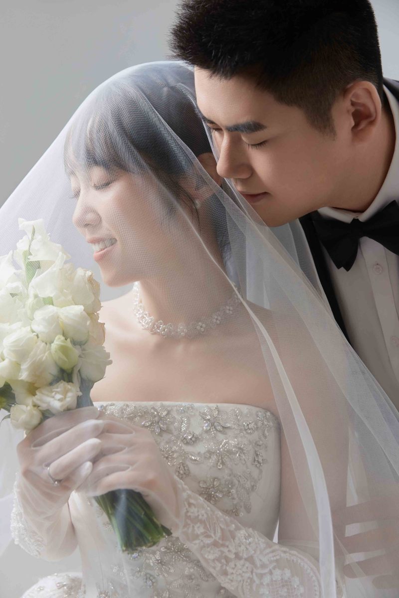 太太太太可了~~！周先生郭女士极简棚拍婚纱照、极简棚拍、正林、眼睛就是测光仪，任何场地都能发挥成MVP、婚纱照