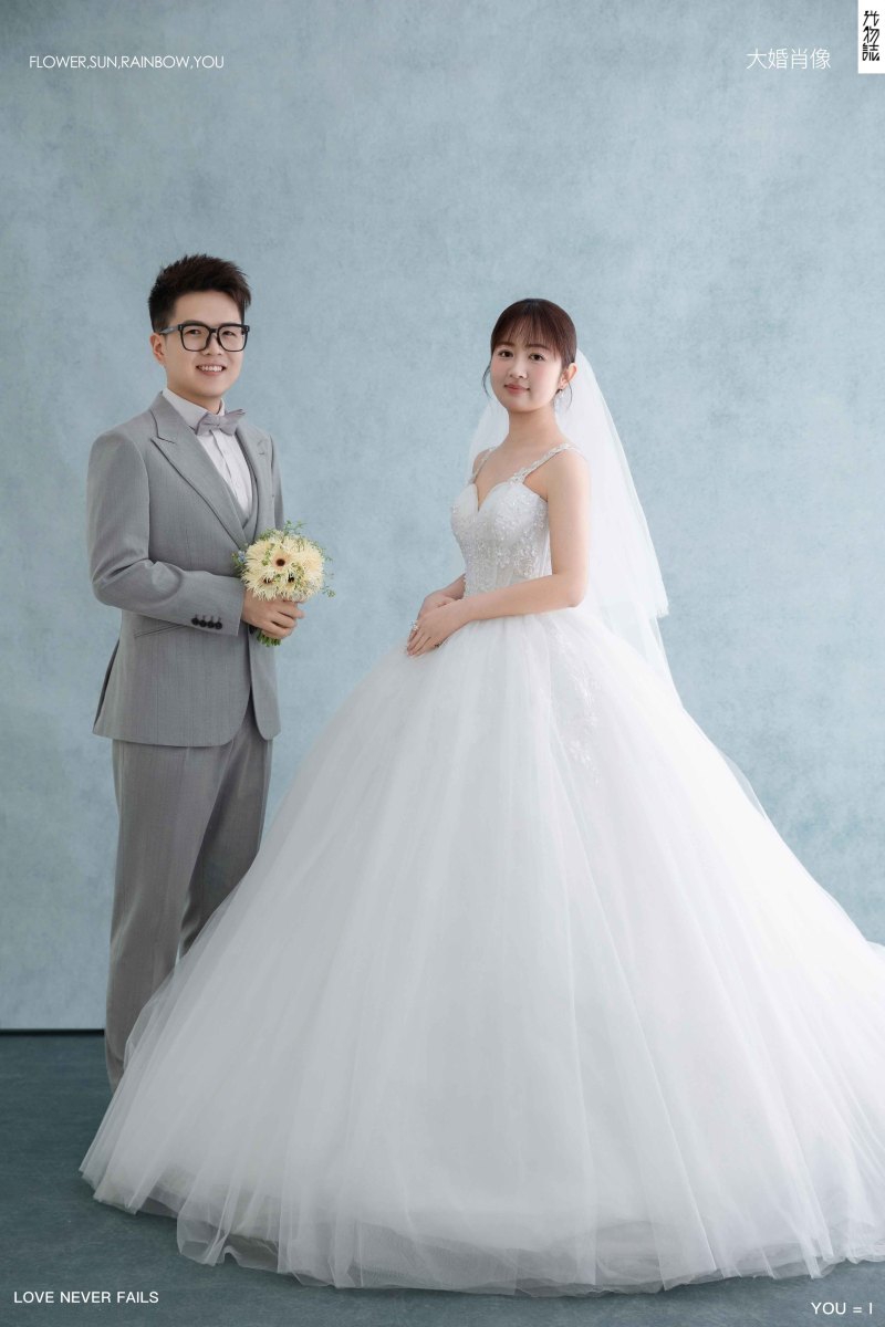 超级甜腻！王先生姜女士极简棚拍婚纱照、极简棚拍、于志尧、光影掌控者、情绪的记录者。唠一唠，欢乐的一天 美美的照片。、婚纱照