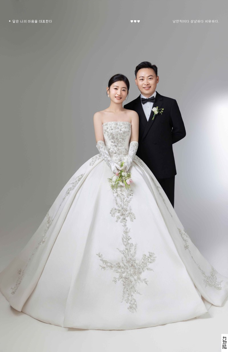 幸福感爆棚李先生李女士极简棚拍婚纱照、极简棚拍、于志尧、光影掌控者、情绪的记录者。唠一唠，欢乐的一天 美美的照片。、婚纱照