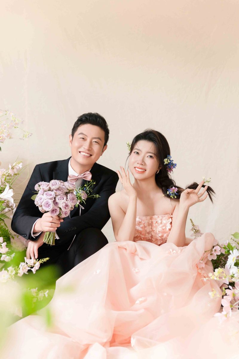 幸福感爆棚郭先生熊女士极简棚拍婚纱照、极简棚拍、正林、眼睛就是测光仪，任何场地都能发挥成MVP、婚纱照