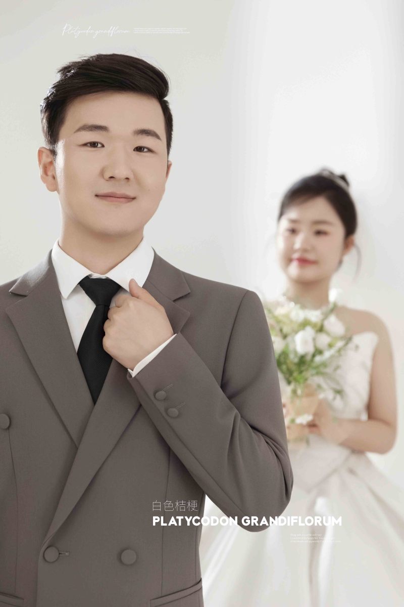幸福感爆棚杨先生赵女士极简棚拍婚纱照、氛围森系、正林、眼睛就是测光仪，任何场地都能发挥成MVP、婚纱照