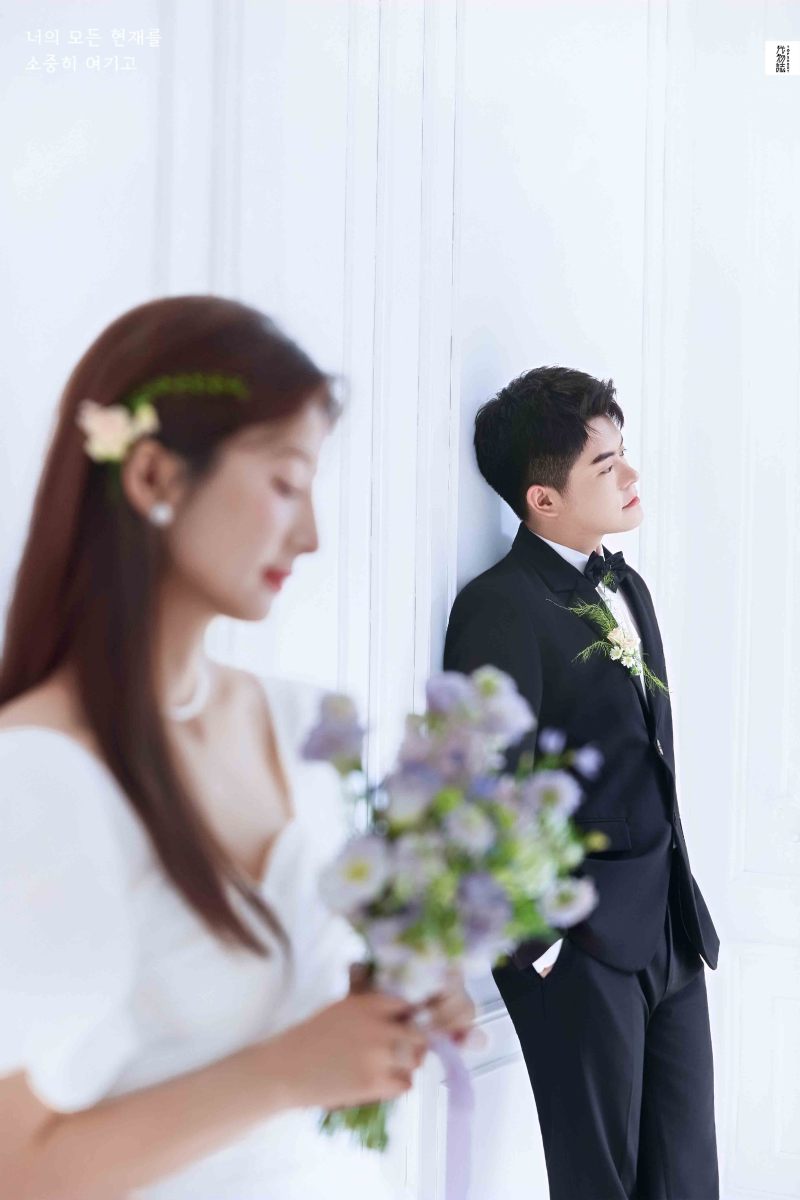 超级甜腻！马先生马女士极简棚拍婚纱照、极简棚拍、正林、眼睛就是测光仪，任何场地都能发挥成MVP、婚纱照