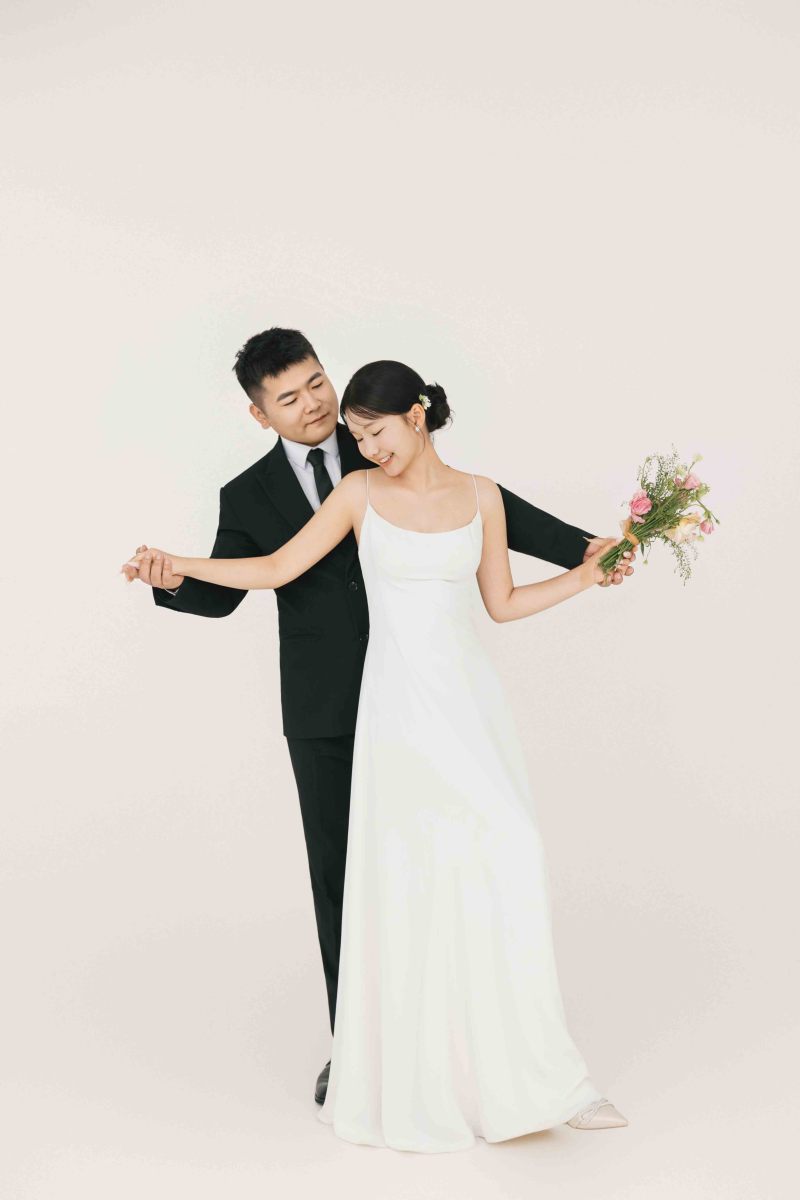新鲜出炉:)李先生徐女士极简棚拍婚纱照、极简棚拍、正林、眼睛就是测光仪，任何场地都能发挥成MVP、婚纱照