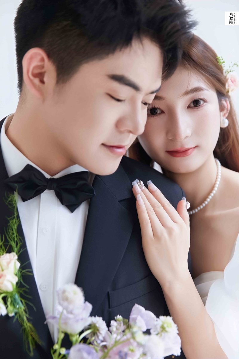 超级甜腻！马先生马女士极简棚拍婚纱照、极简棚拍、正林、眼睛就是测光仪，任何场地都能发挥成MVP、婚纱照